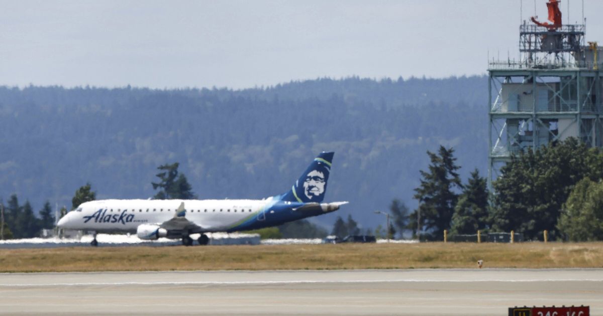 Threat aboard plane halts flights at Sea-Tac Airport; 1 in custody
