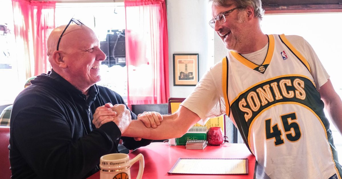 Sonics love transcends Thunder hate at Ballard sports bar’s watch party