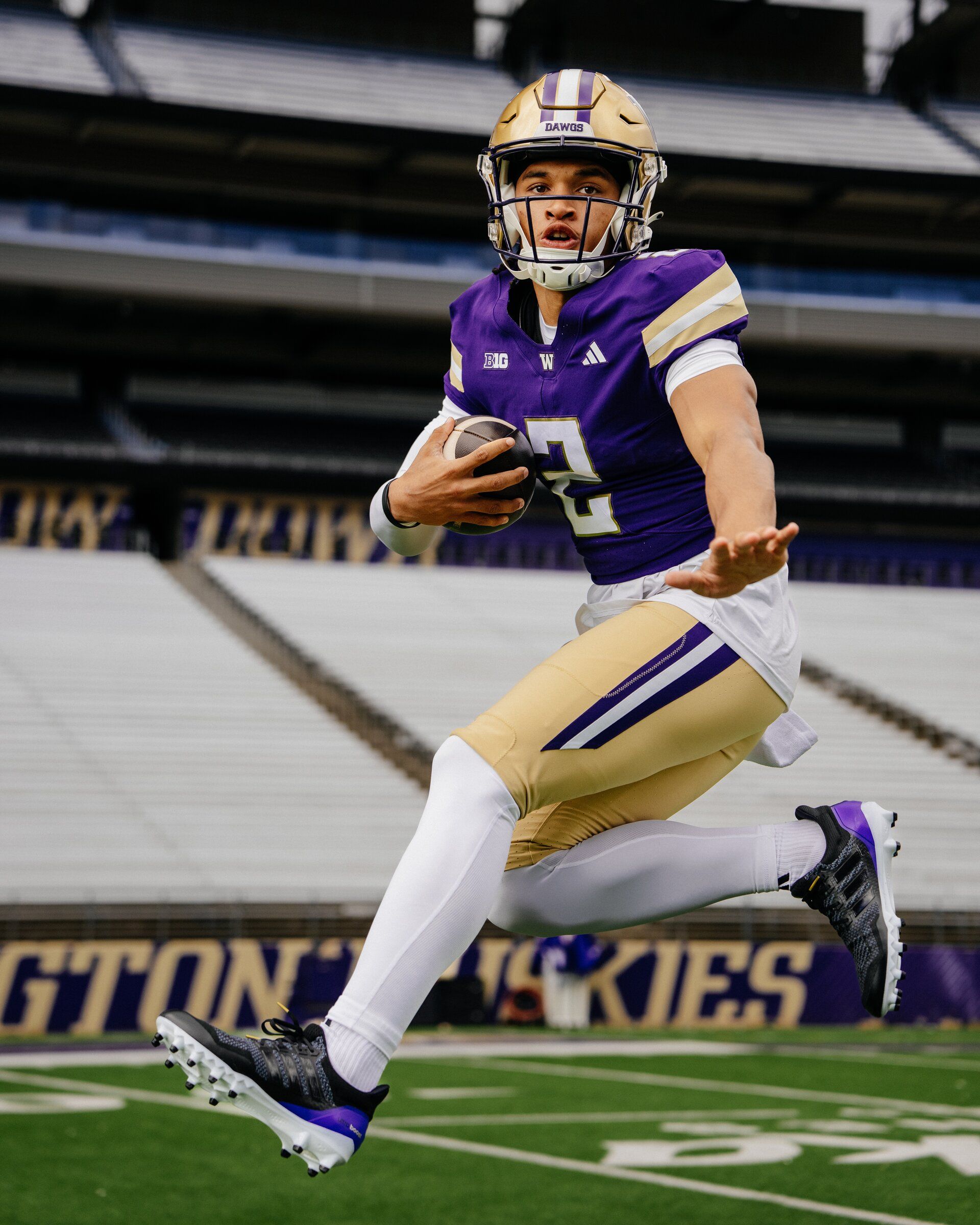 Washington Huskies show off new 'core' football uniforms for 2025