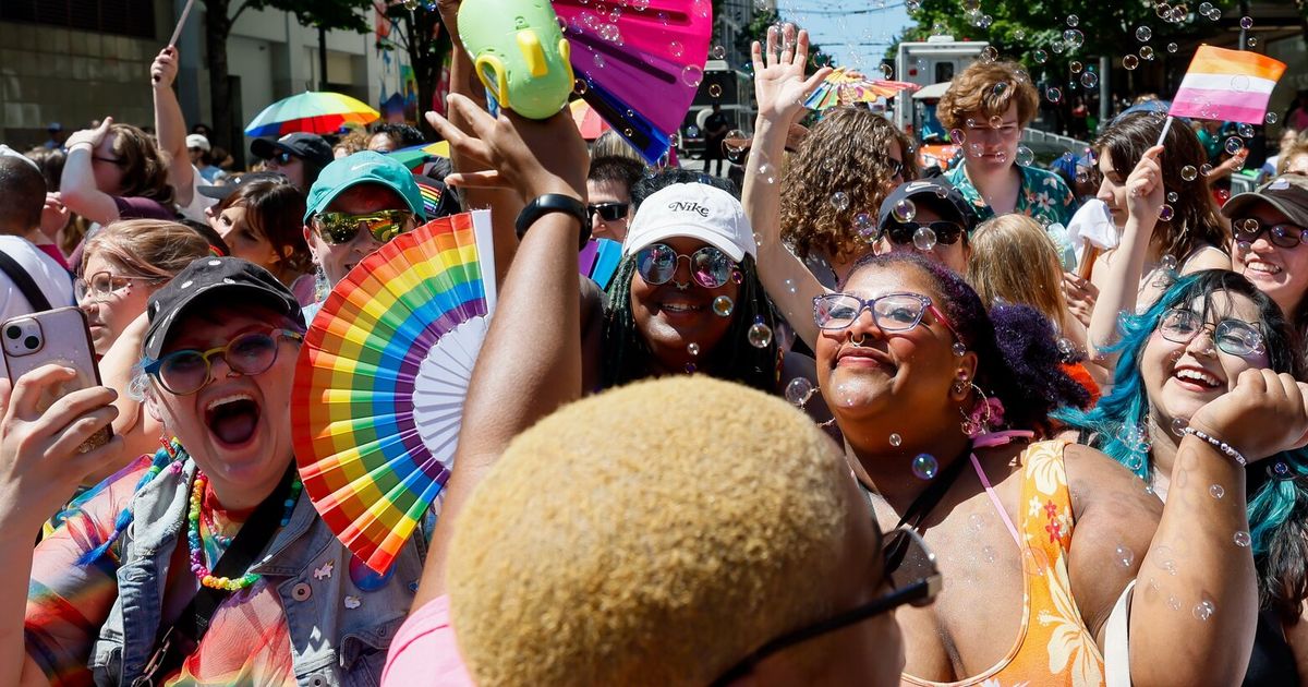 Große, mutige Beteiligung an der Seattle Pride Parade: „Keine Zeit ...
