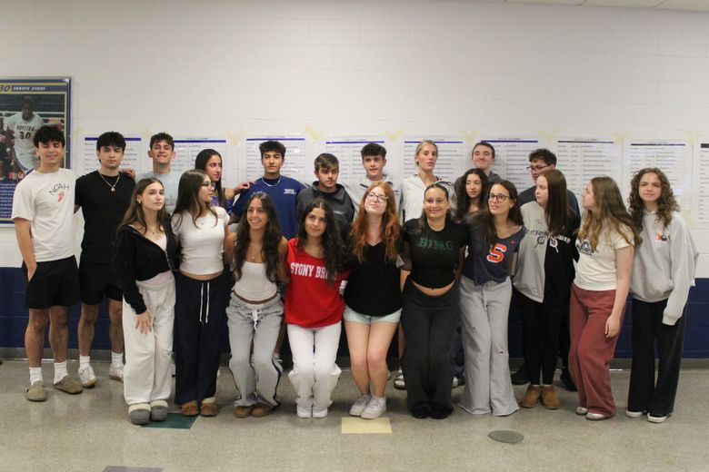 15 sets of twins are graduating from one New York high school | The Seattle  Times