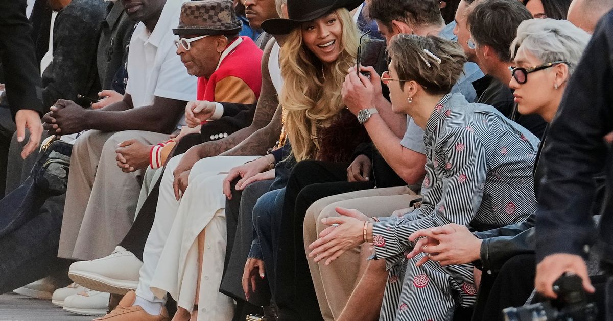 Beyoncé and Jay-Z become the main event as Paris crowns celebrity the world’s hottest trend