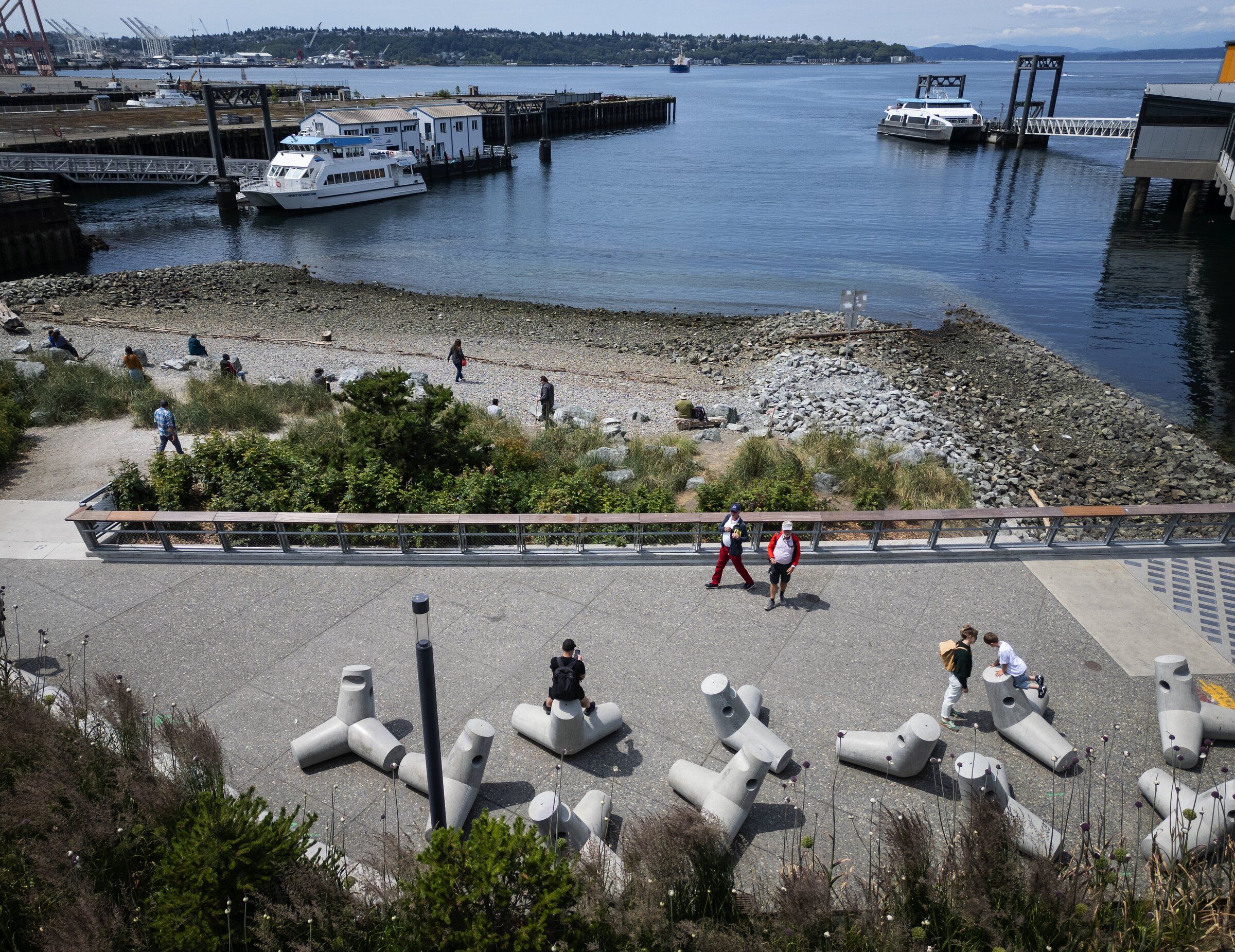 Seattle's Waterfront Park art includes spectacular new works | The