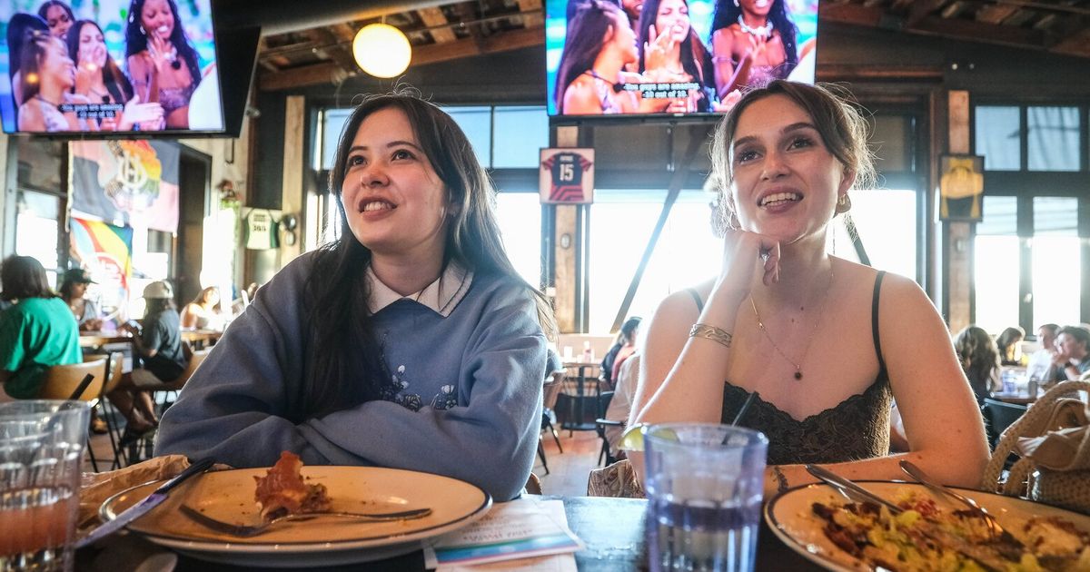 ‘Love Island’ watch parties take over Seattle bars