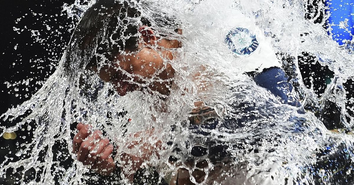 Mariners rookie seals wild win over rival Astros in extra innings - The Seattle Times