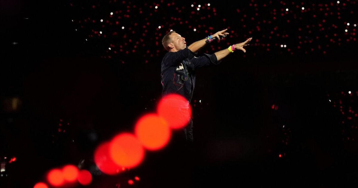 Can you ever expect privacy in public? Coldplay kiss camera saga tells ...