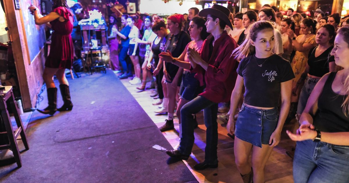 Seattle dive bar The Little Red Hen gets extra month to negotiate lease