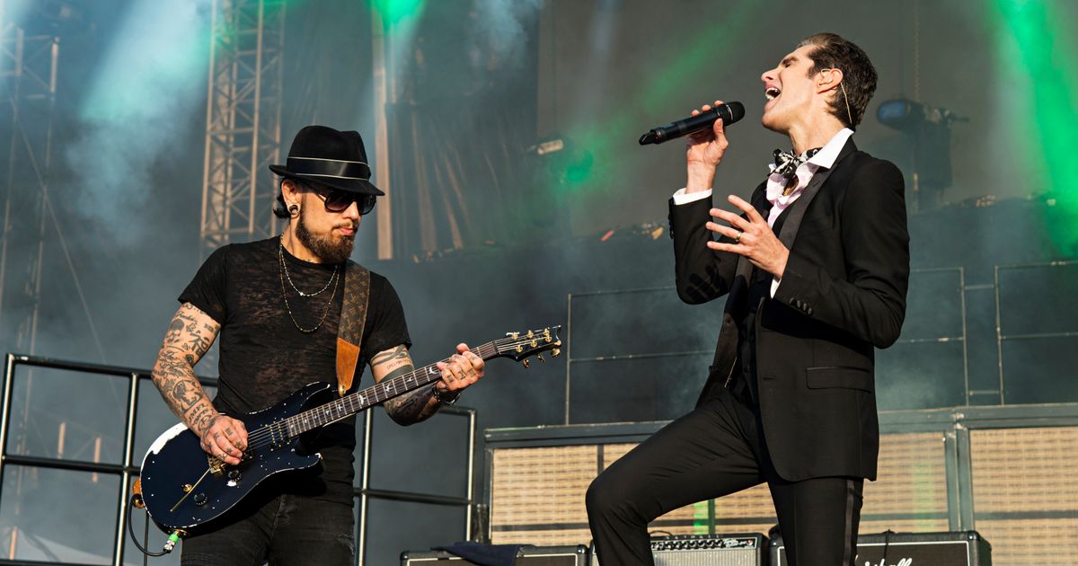 Jane’s Addiction bandmates sue each other over onstage fight that ended tour