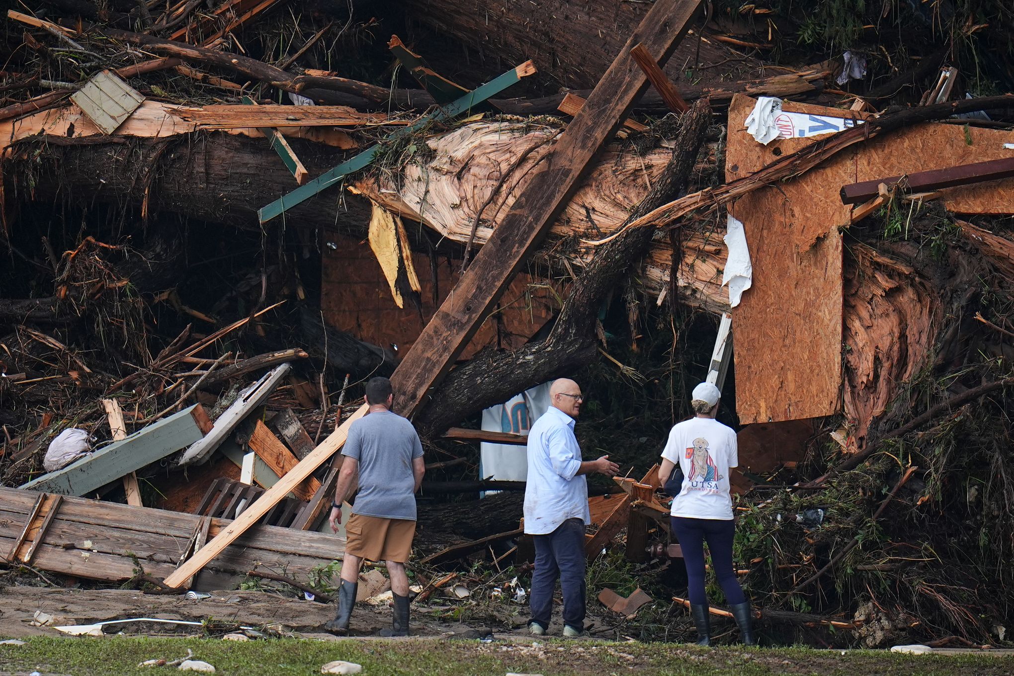 Texas floods leave at least 51 dead, 27 girls missing as rescuers search  devastated landscape | The Seattle Times