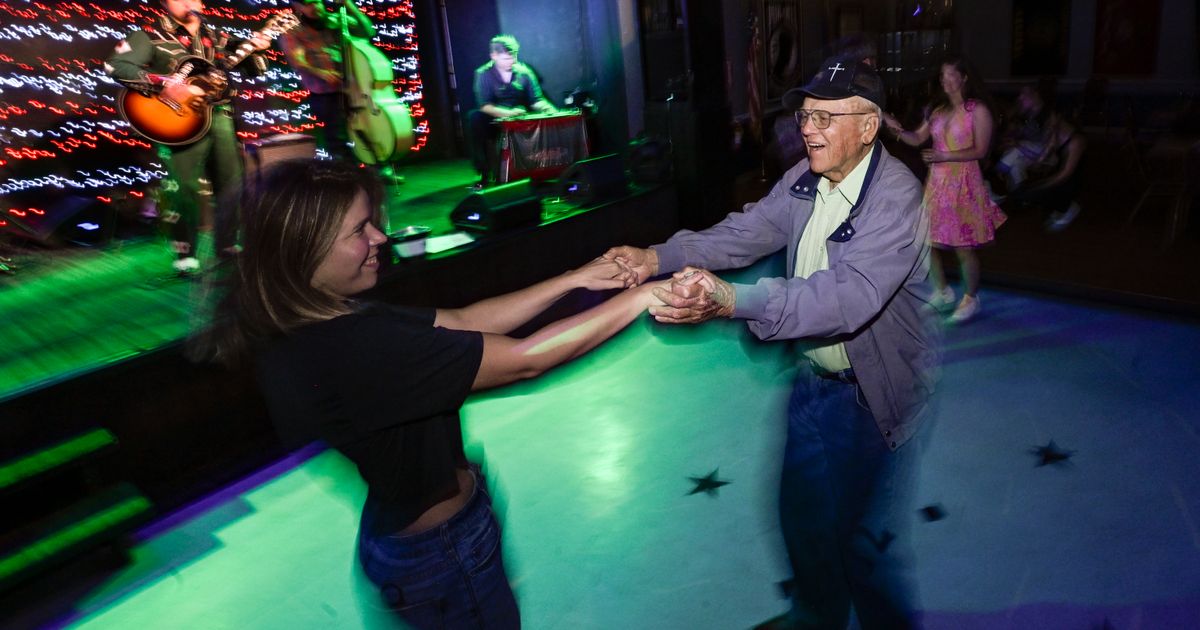 Veterans and civilians bond over beers and bluegrass at Nashville’s American Legion Post 82