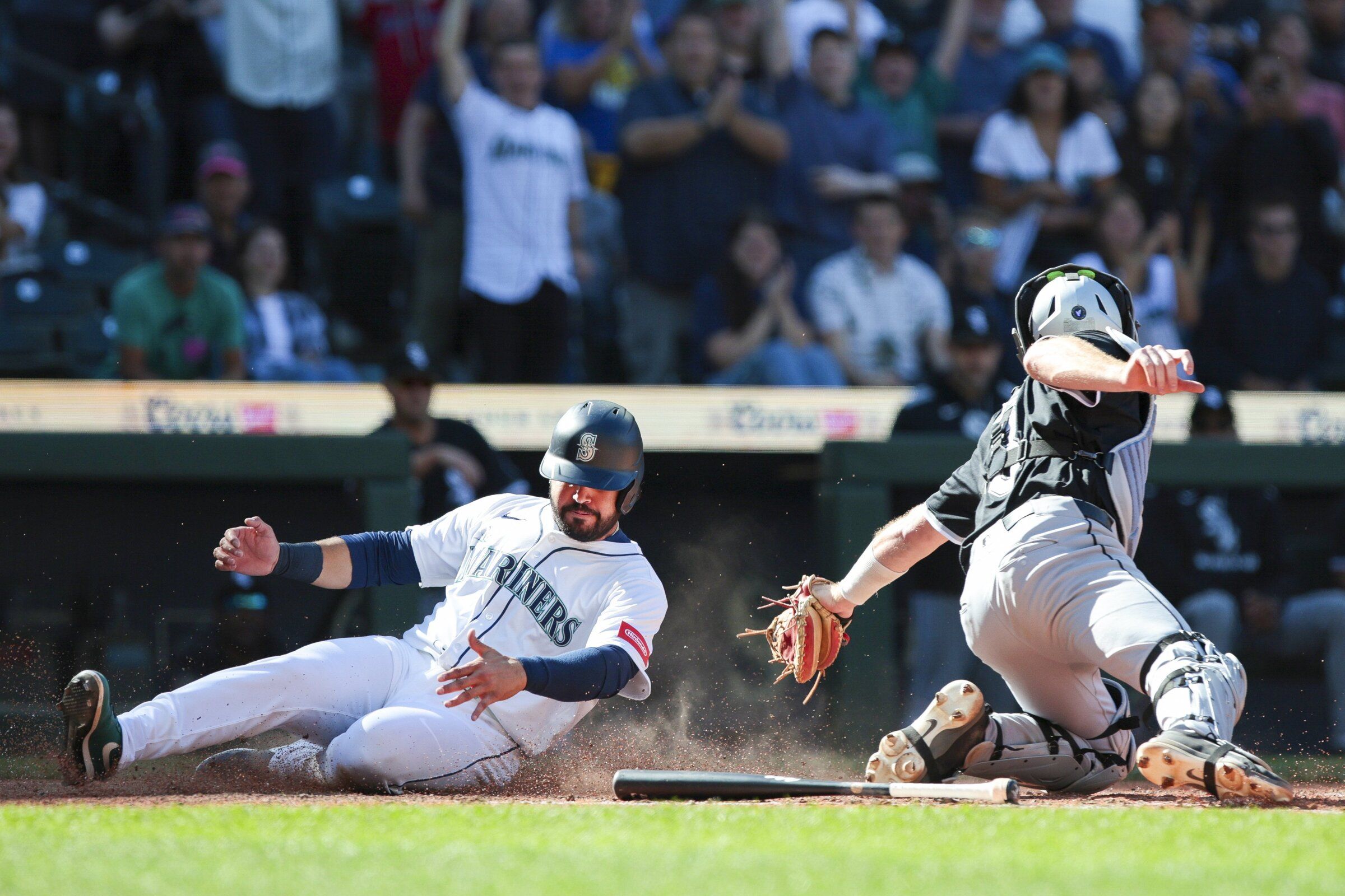Mariners finally break through for extra-inning win to sweep White