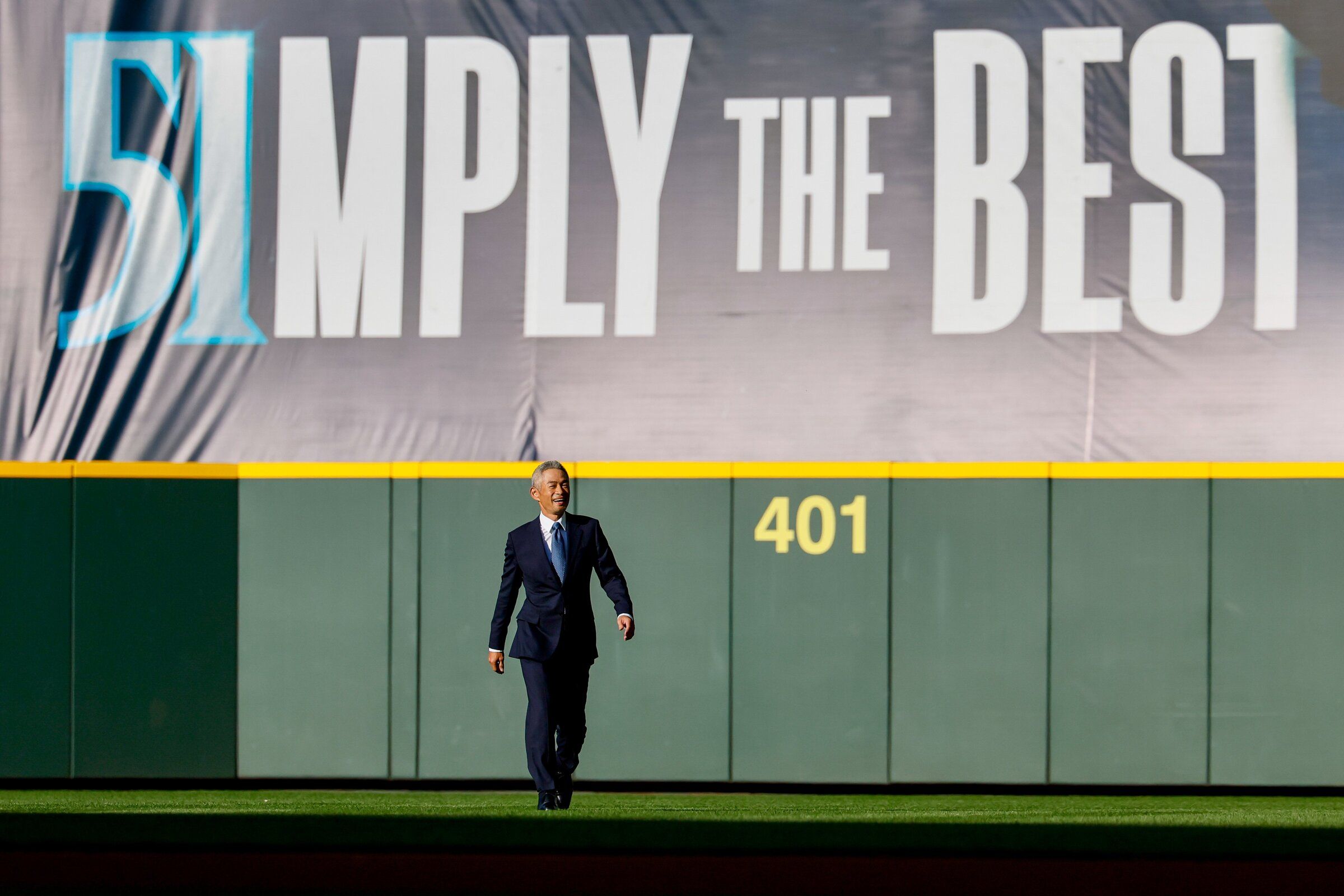 Mariners retire Ichiro's number with captivating pregame ceremony