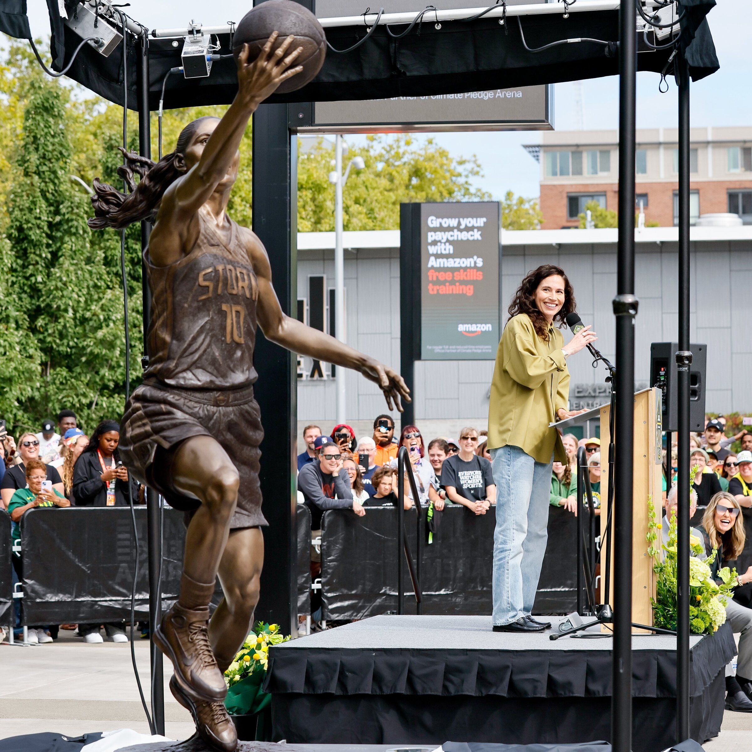 Seattle Storm unveil Sue Bird statue, first for WNBA player | The