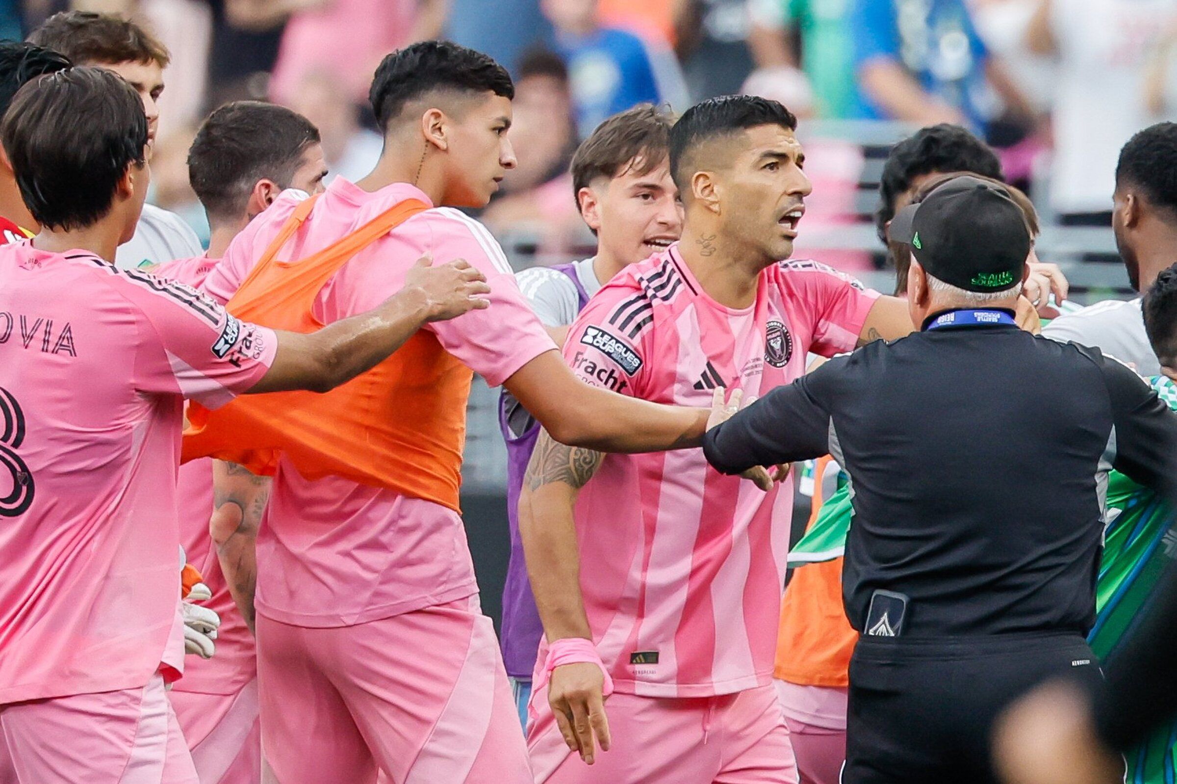 Miami's Luis Suarez apologizes for spitting on Sounders staffer