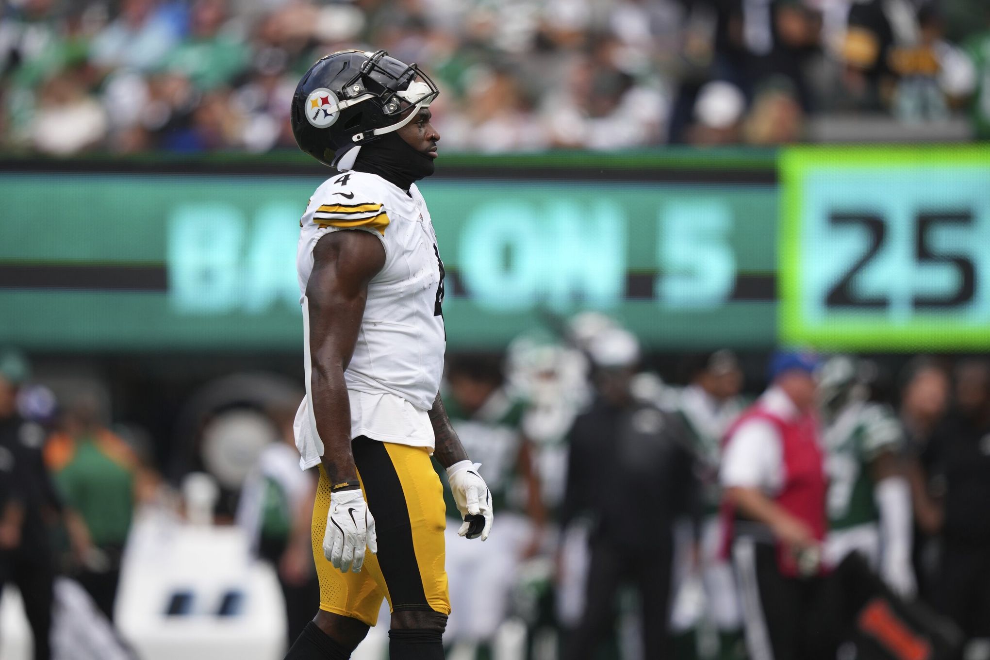 Steelers' WR DK Metcalf Hears Strong Criticism From Hall Of Fame QB: 'Not Sure He Fits Perfectly'