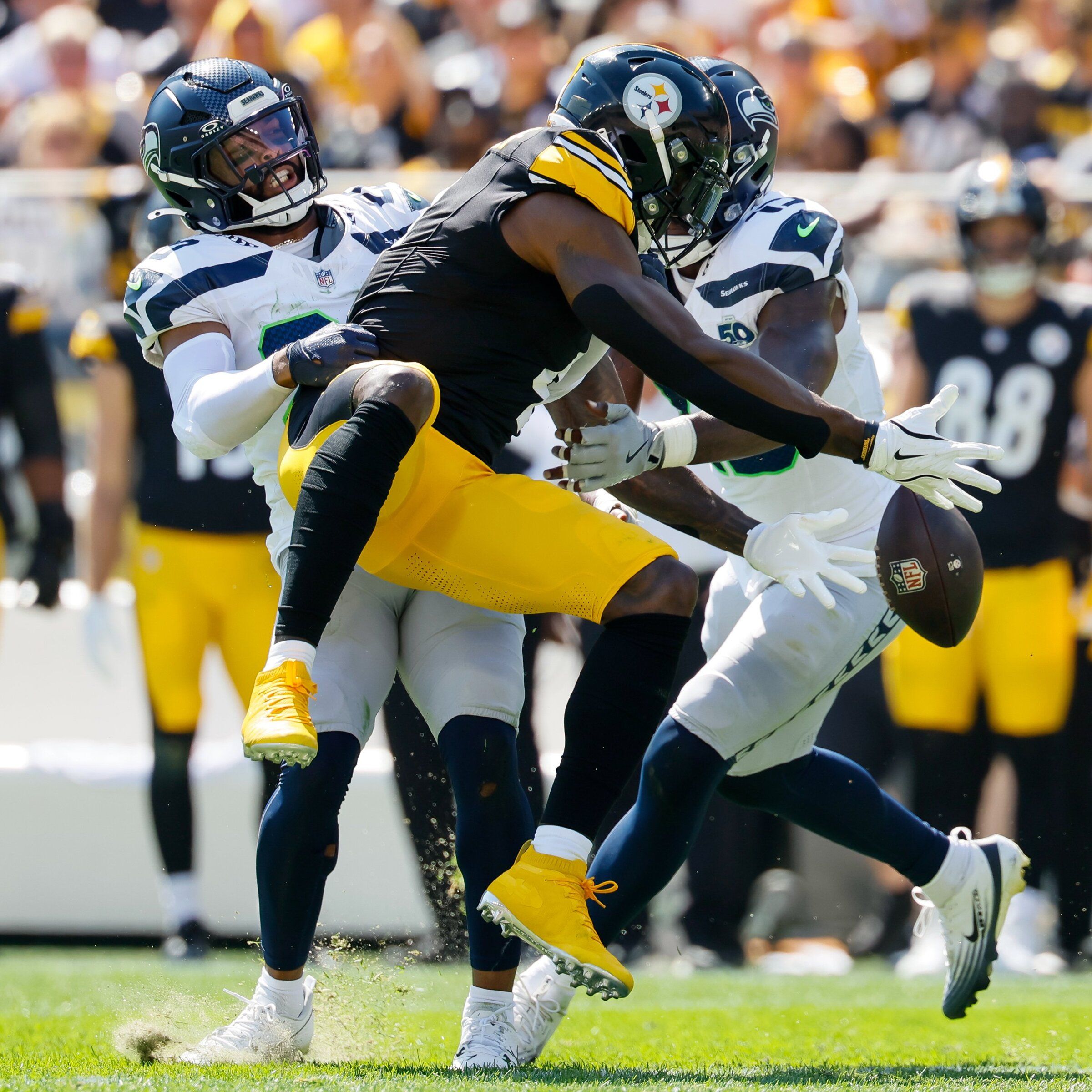 Seahawks keep Steelers WR DK Metcalf in check, deny him revenge