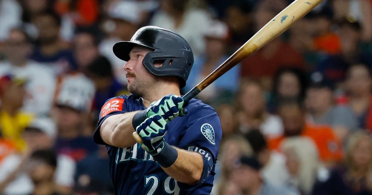 Cal Raleigh surpasses Griffey to become Mariners’ single-season home run king