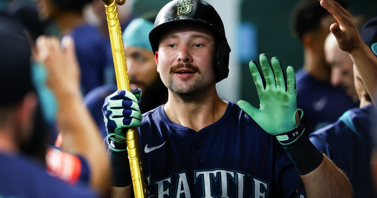 Mariners extend AL West lead with dramatic win over Astros