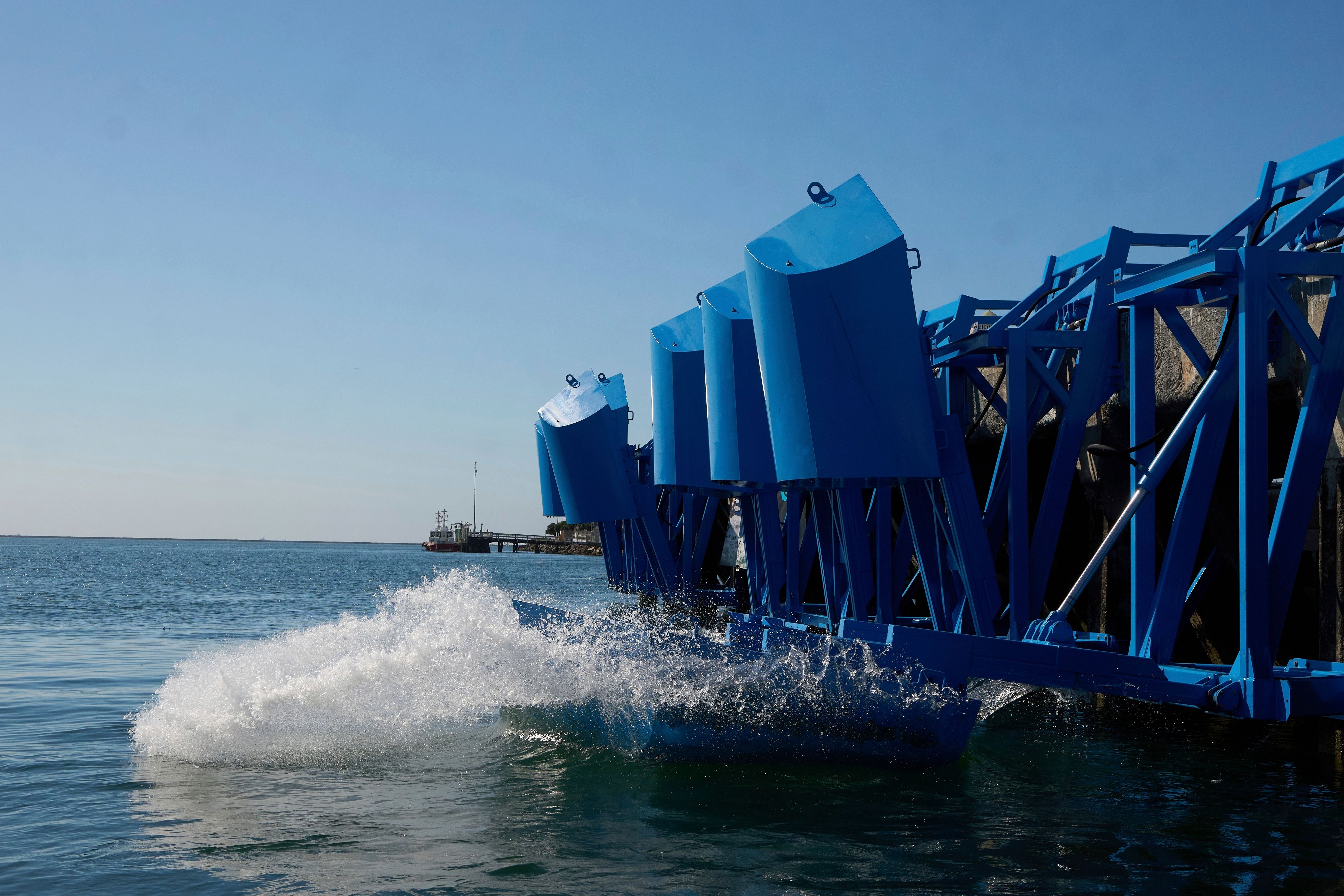 In LA port, bobbing blue floats are turning wave power into clean