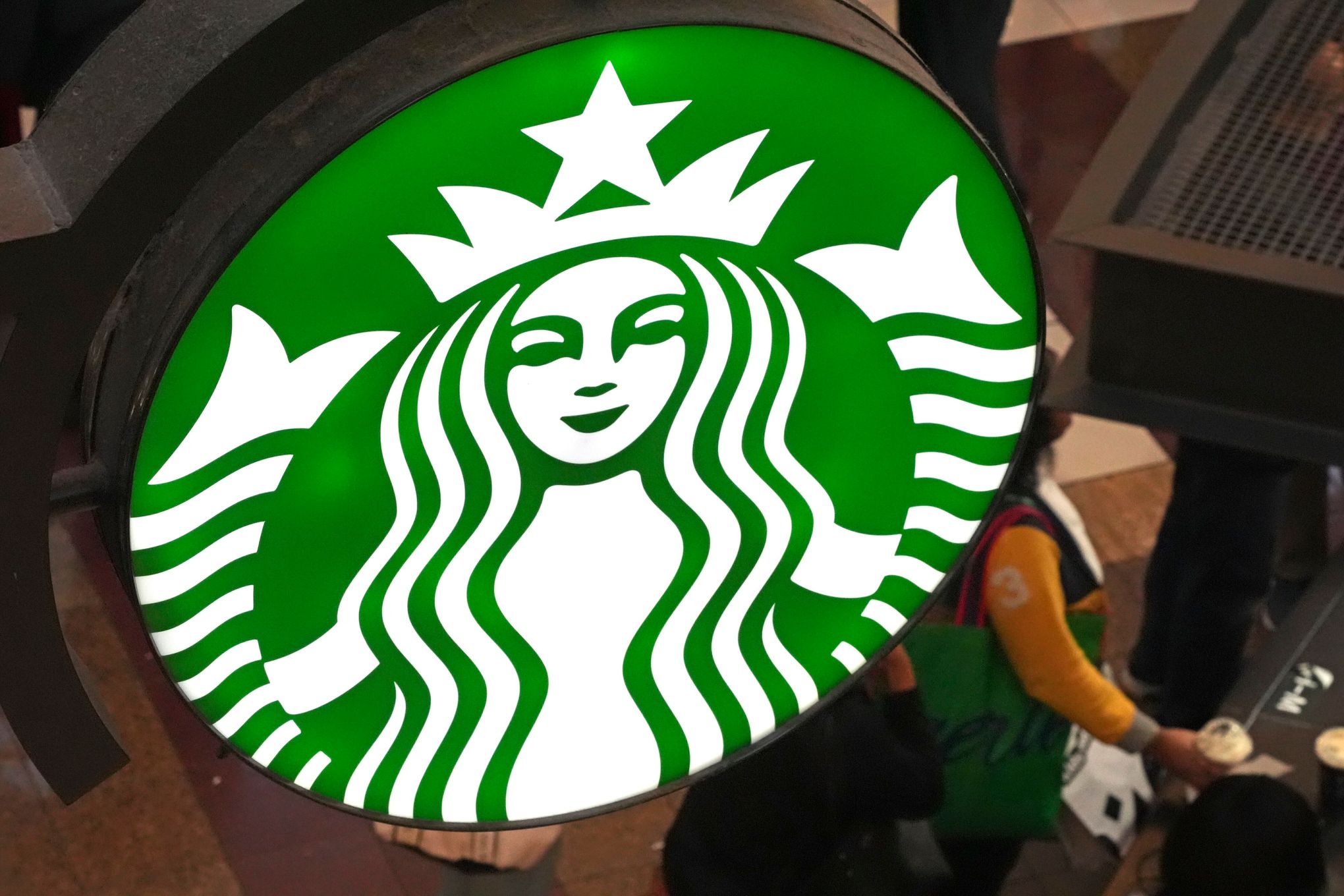 Starbucks workers sue over company's new dress code | The Seattle Times Starbucks workers sue over company's new dress code | The Seattle Times