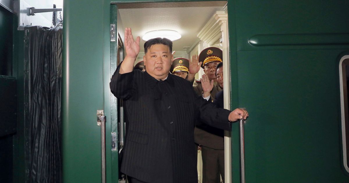 Kim Jong Un rides his trademark green train to China. He also has a plane, limos and white ...