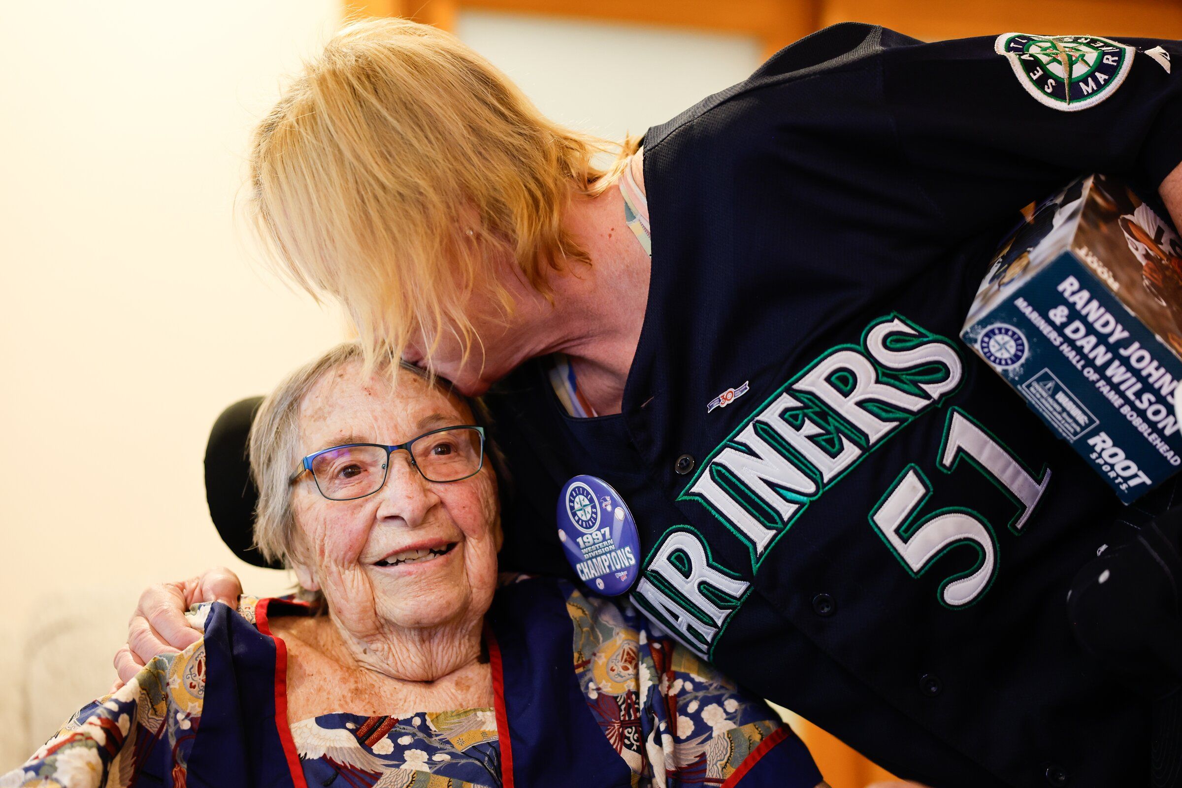 Mariners playoff run hits hard for Seattle fans grieving loved