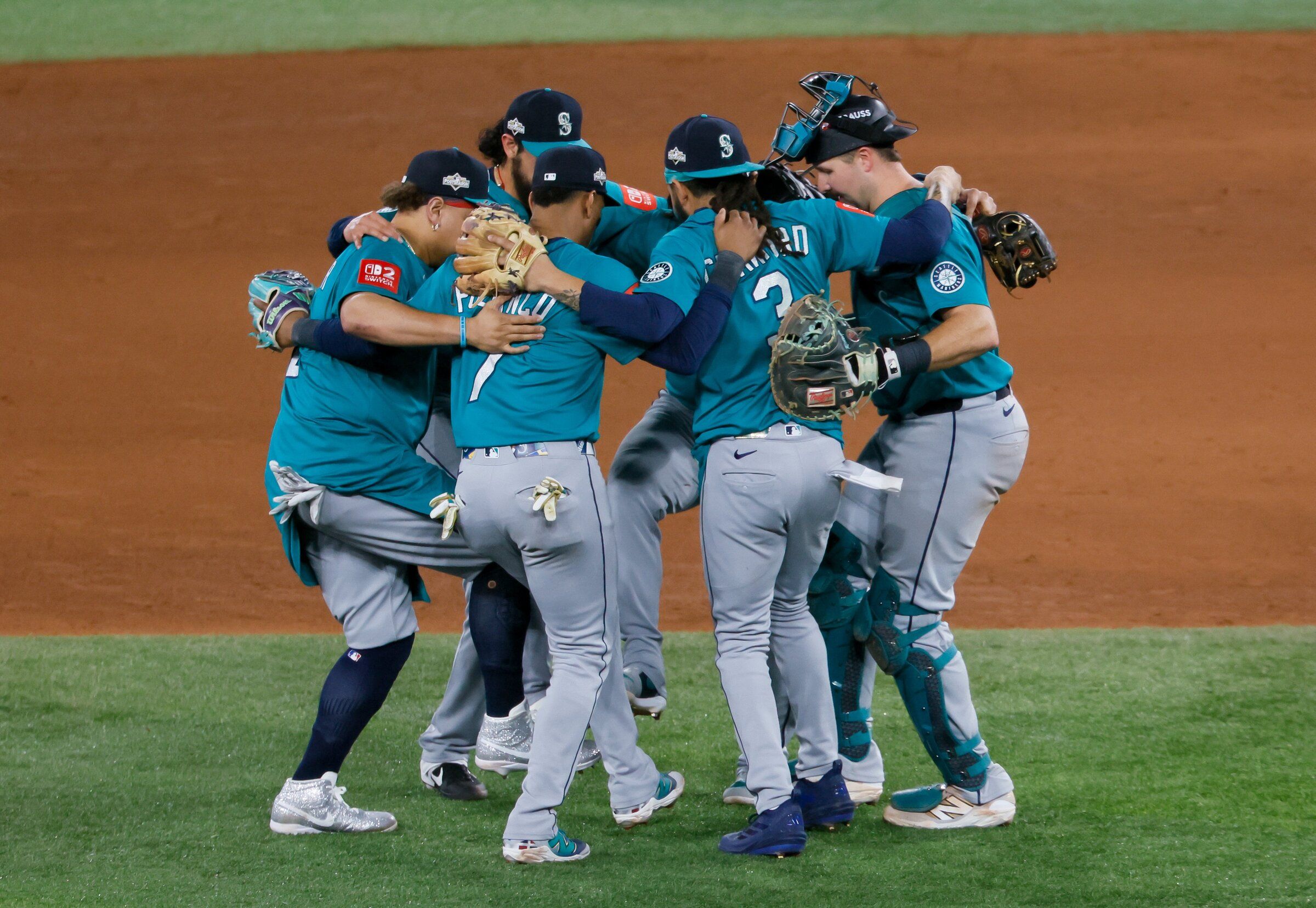 Recap: Mariners steal Game 1 from Blue Jays for 1-0 ALCS lead