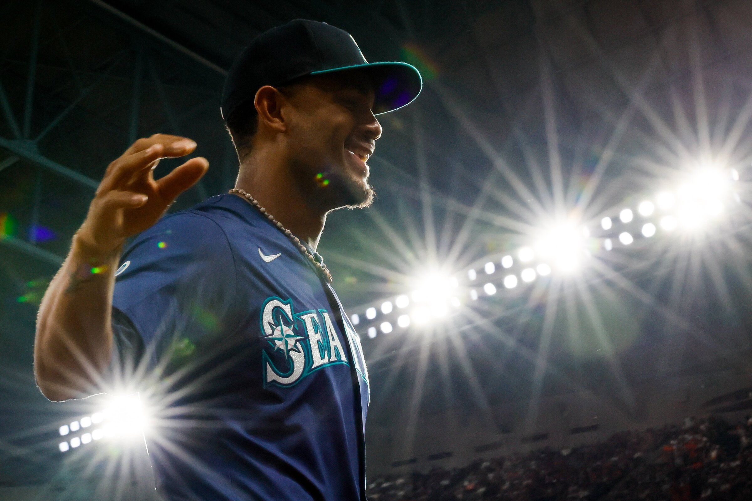 Mariners' Julio Rodríguez nominated for Gold Glove; Cal Raleigh