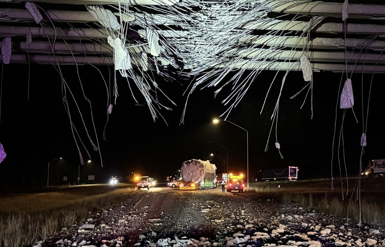 Westbound I-90 in Cle Elum closed after oversized load hits