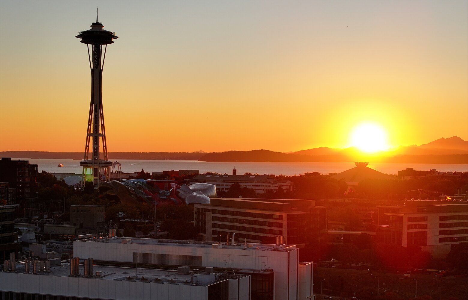 Seattle to see last 6 p.m. sunset of 2025; Chinook, Cayuse passes
