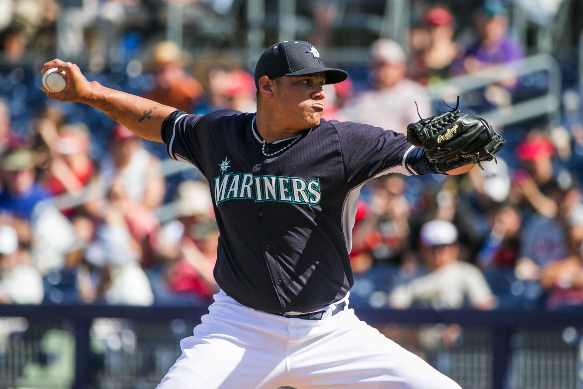 Former Mariners, Cubs pitcher Yoervis Medina dies at 37