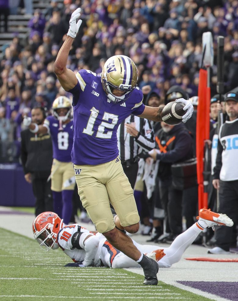 Denzel Boston keeps his feet inbounds and scampers down the sideline just short of the goal line in the fourth quarter. (Dean Rutz / The Seattle Times)