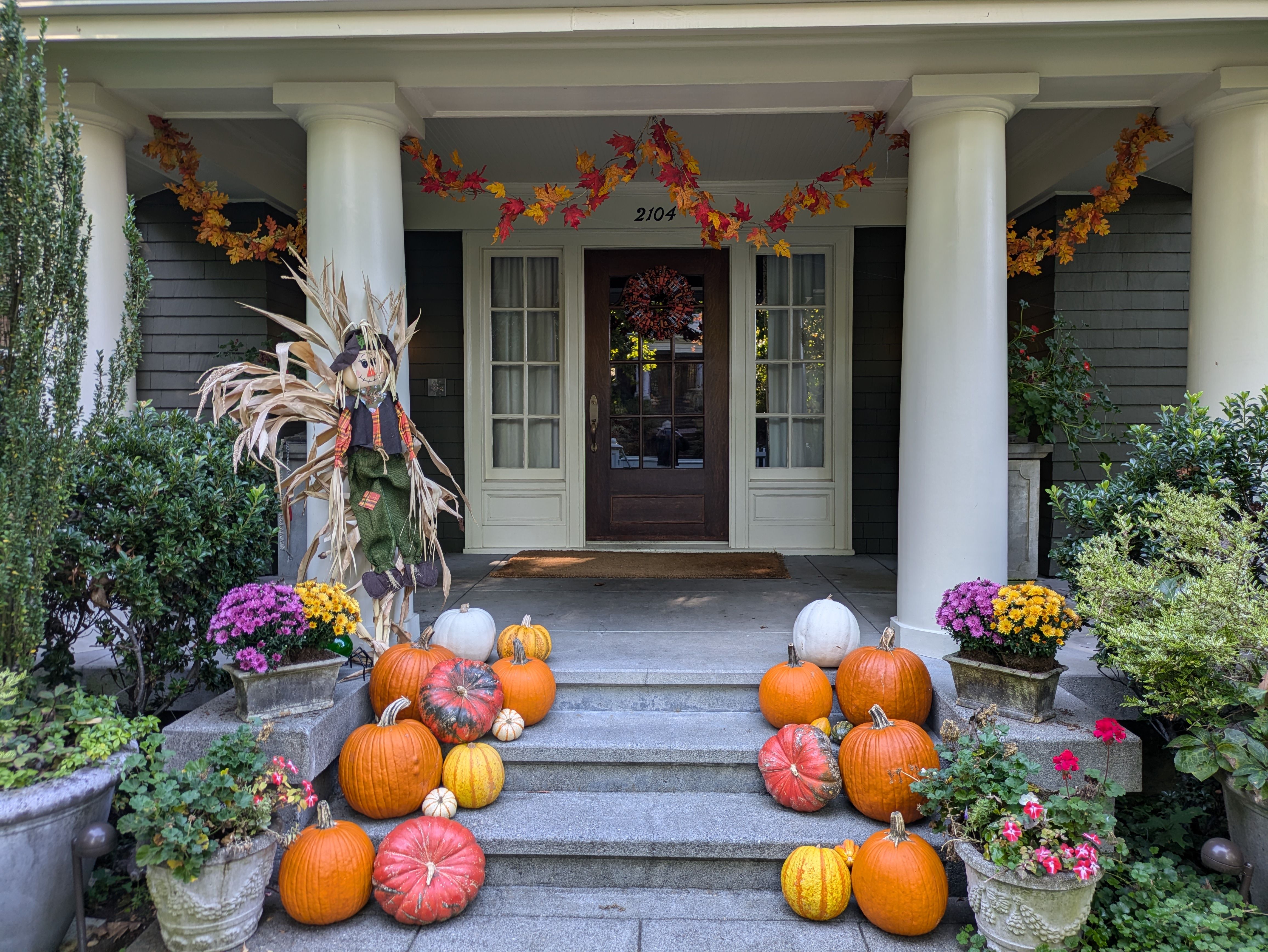 How to decorate the exterior of your home for fall | The Seattle Times