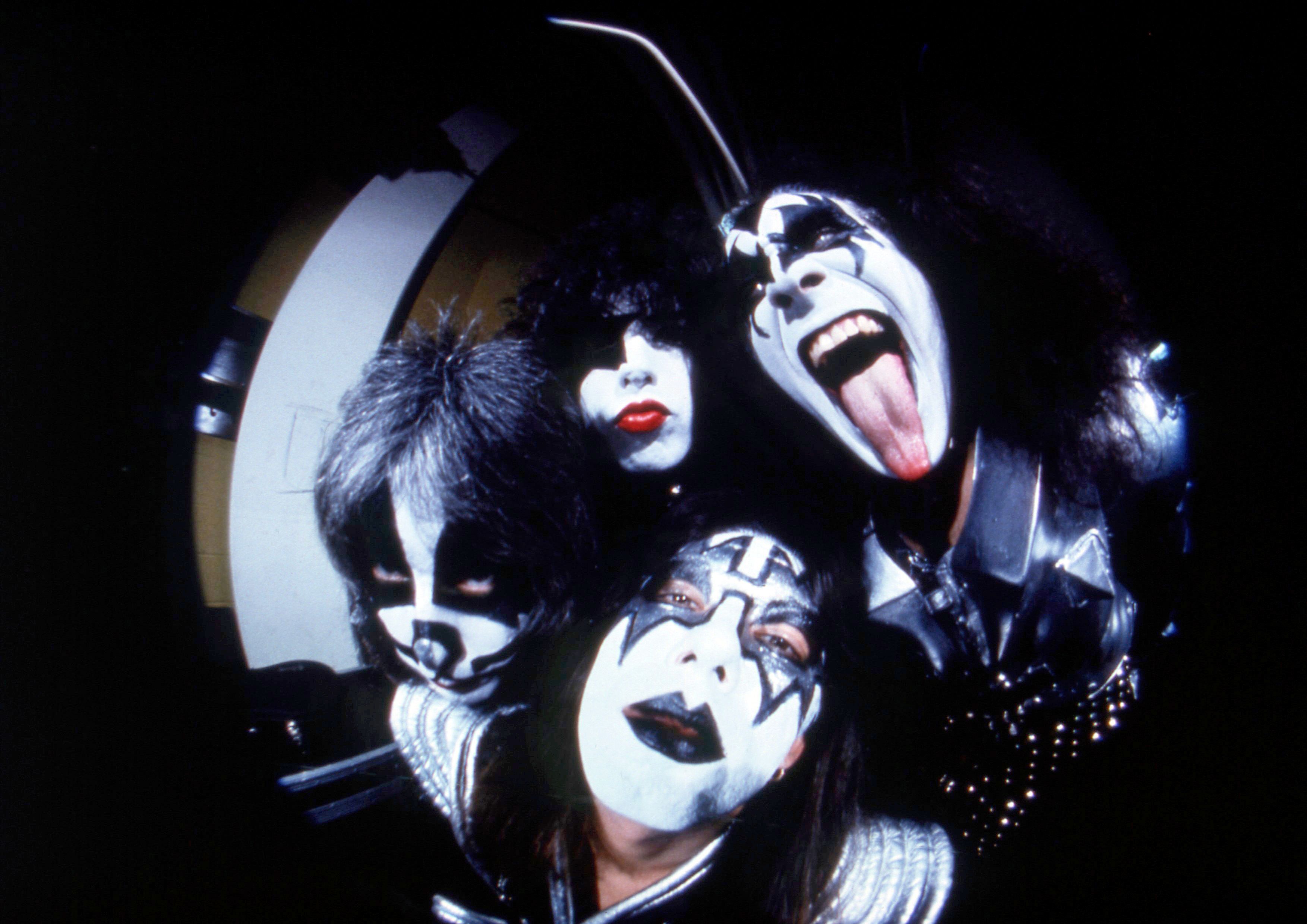 Gene Simmons, Paul Stanley, Pearl Jam mourn Kiss founding member