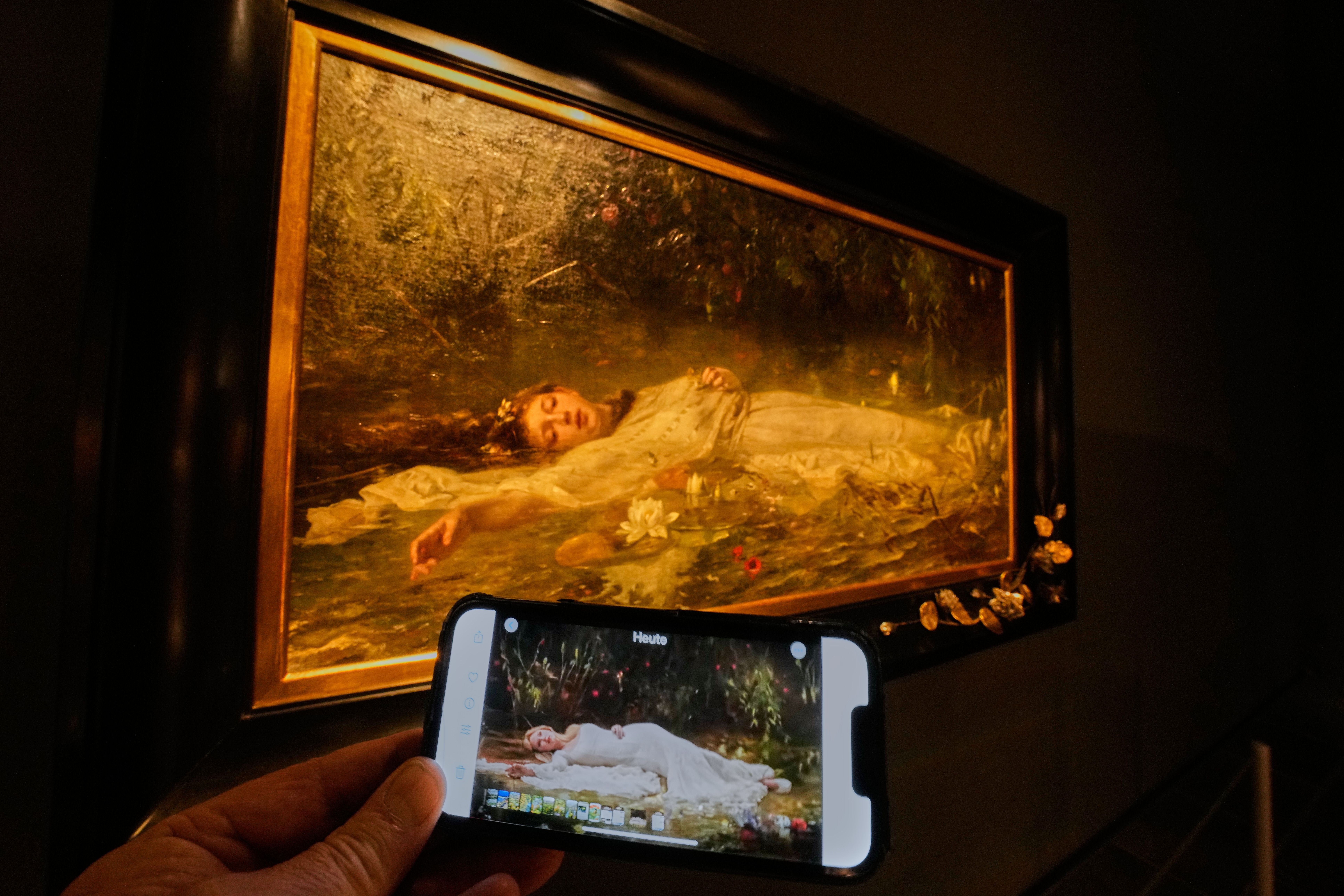 Taylor Swift fans flood German museum to see painting echoing her