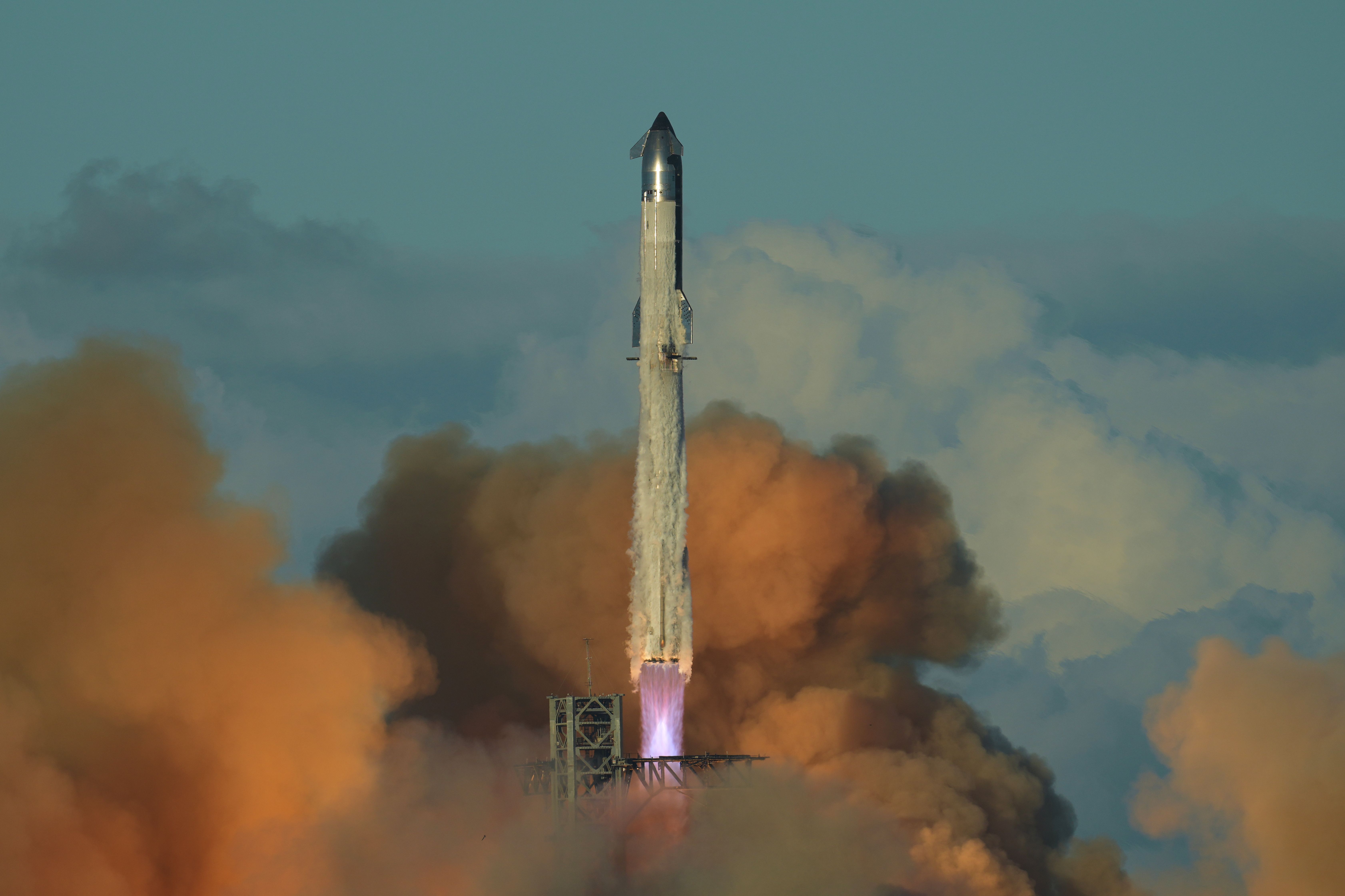 SpaceX launches the 11th test flight of its mega Starship rocket