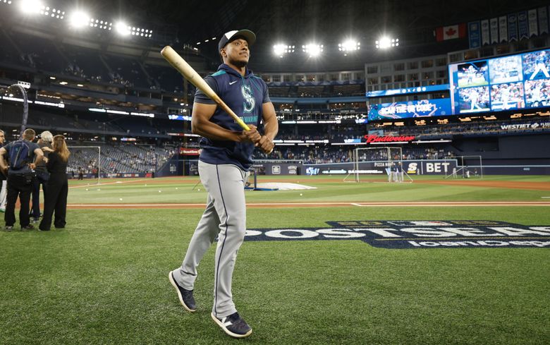 Jorge Polanco jogs off the field with his bat during batting practice before Game 6 of baseball’s American League Championship Series on Sunday, Oct. 19, 2025, in Toronto. (Nick Wagner / The Seattle Times)