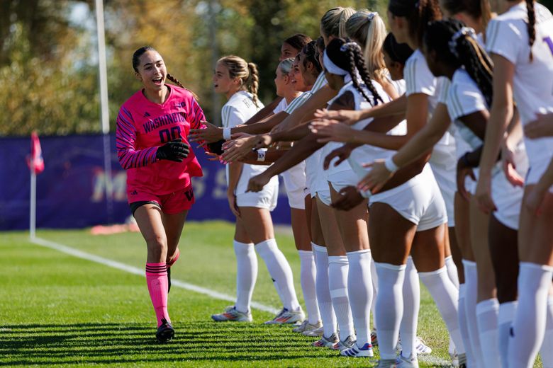 University of Washington soccer player Mia Hamant lost her battle with kidney cancer, the school announced Thursday. (Caean Couto / University of Washington)