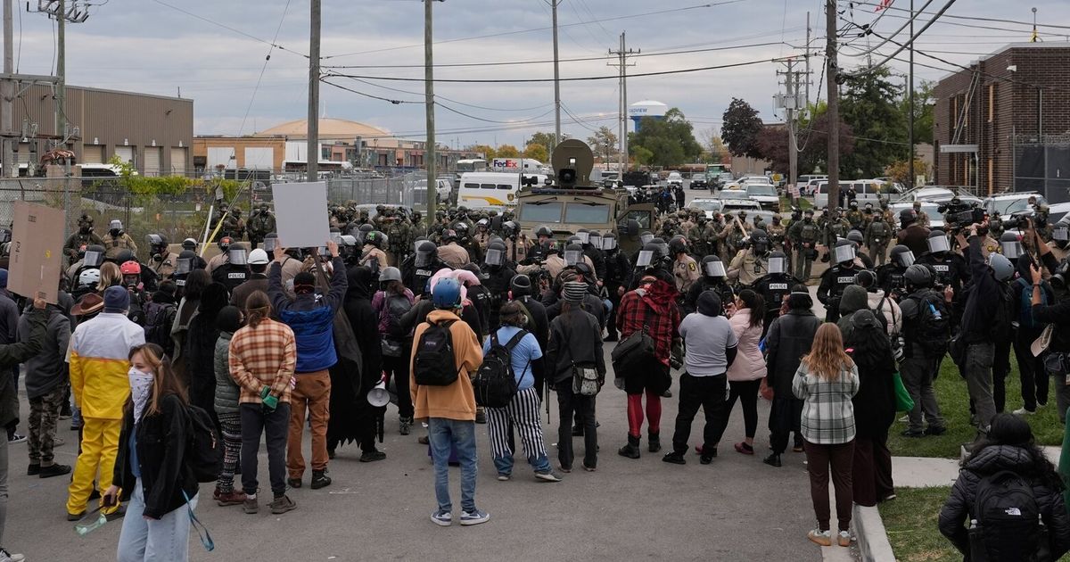 Judge signals hundreds of people detained in Chicago immigration ...