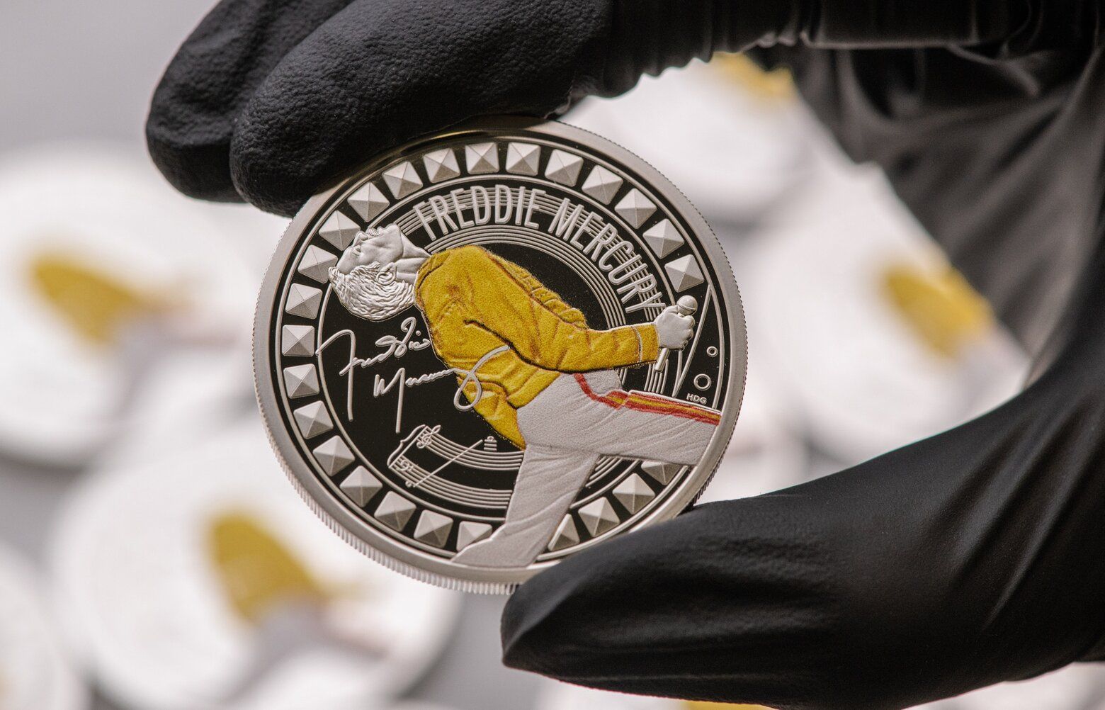 New coin honors Freddie Mercury and his 4-octave range | The
