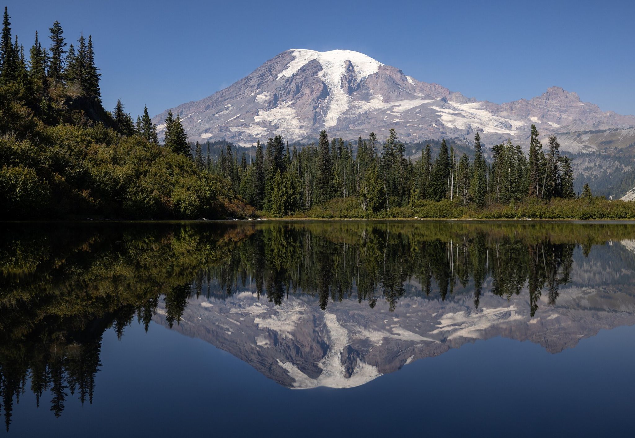 Mount Rainier reflects on Bench Lake. For Memorial Day 2026, conditions are not expected to be this clear and dry. (Nick Wagner / The Seattle Times, 2025)