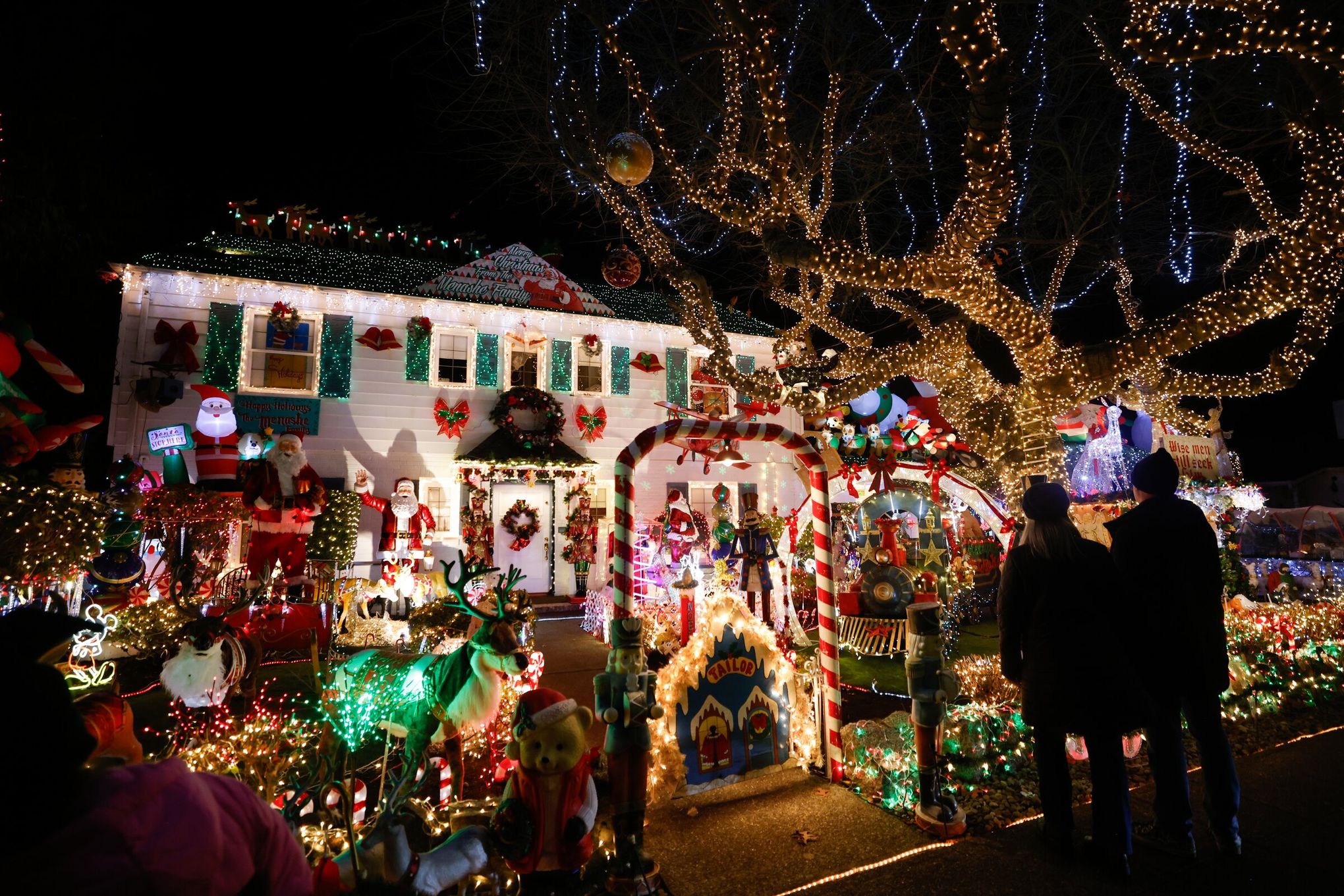 Seattle-area holiday lights in 2025: Where to go on 6 fun outings | The  Seattle Times