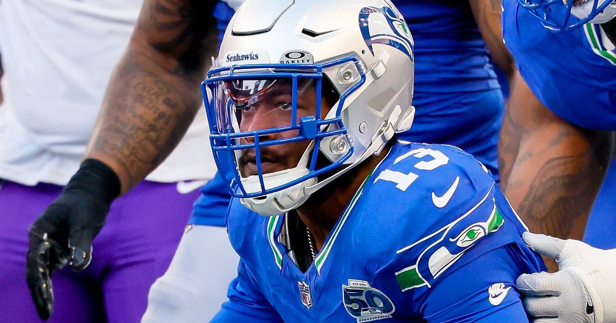 Seahawks-Spieler Ernest Jones IV beendete seine schwierige Saison gegen ...