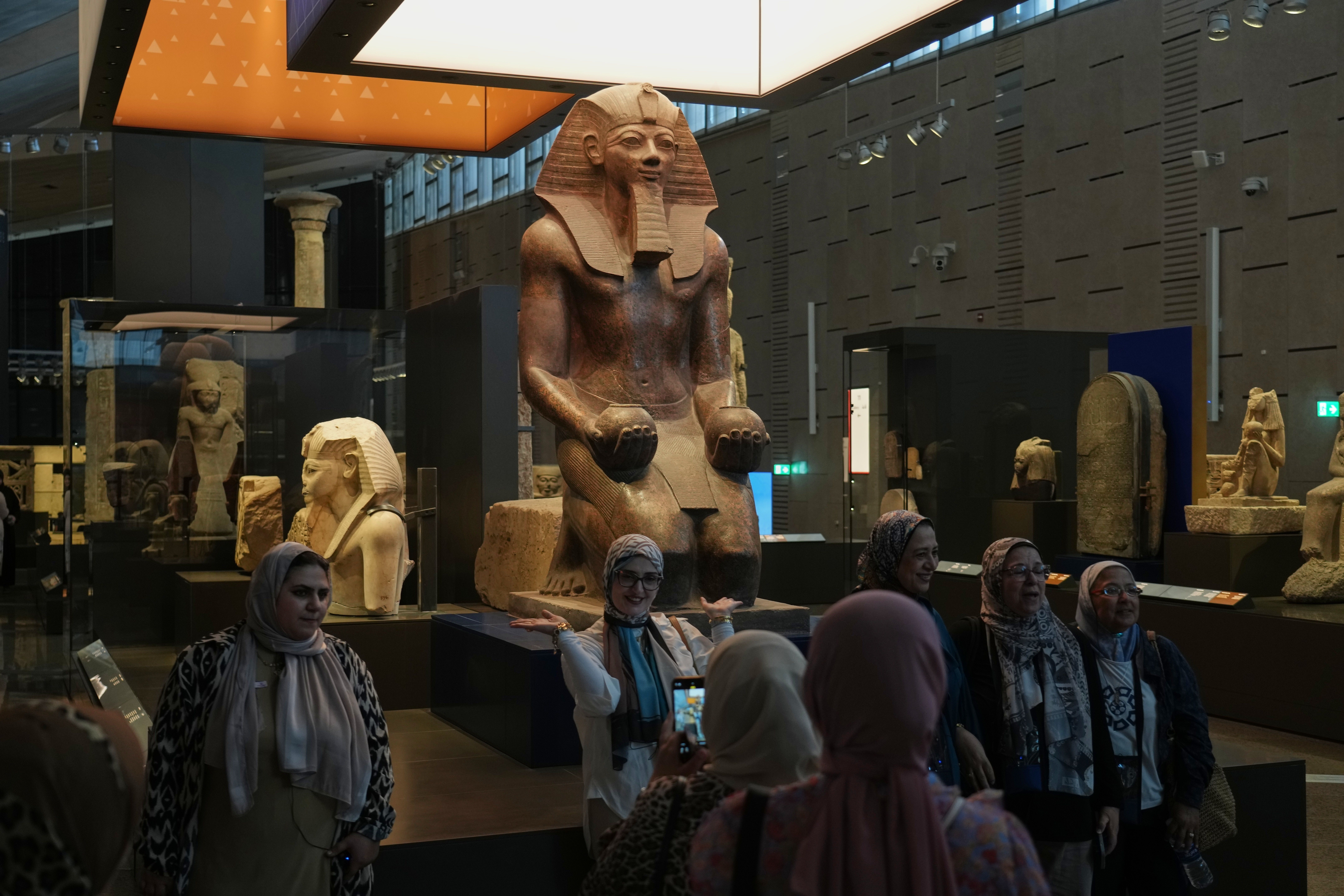アート・デザイン・音楽 EGYPTIAN MUSEUM CAIRO With pharaoh-like fanfare, Egypt unveils a huge new museum