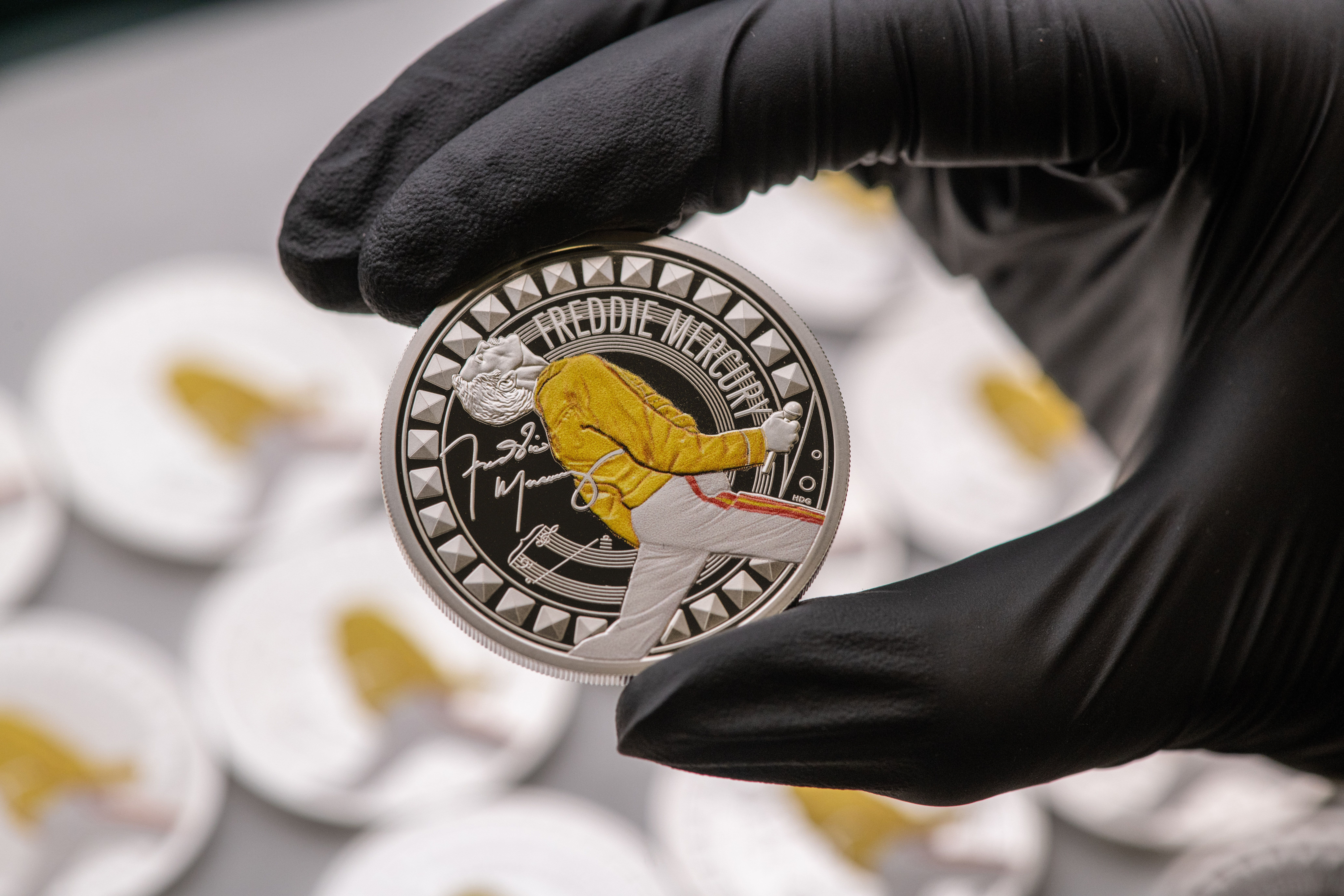New coin honors Freddie Mercury and his 4-octave range | The