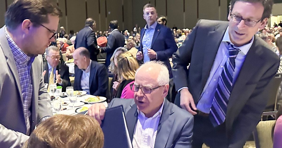 Walz boosts Ferguson, rebukes Trump’s Somali slurs at Seattle fundraiser