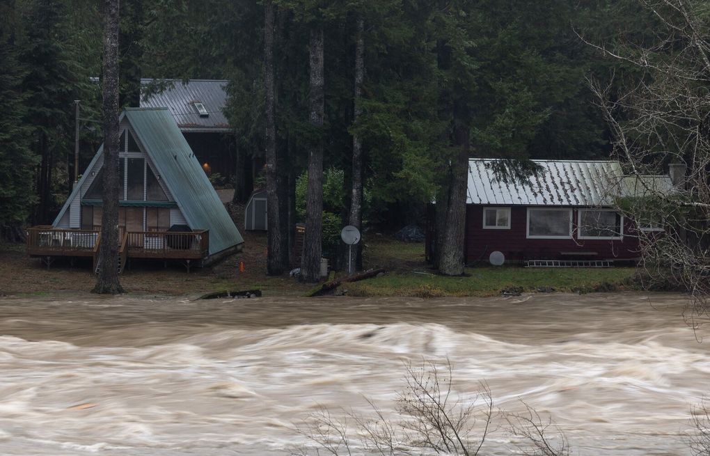 Green River levee fails; flash flood warning ends in Tukwila | The ...