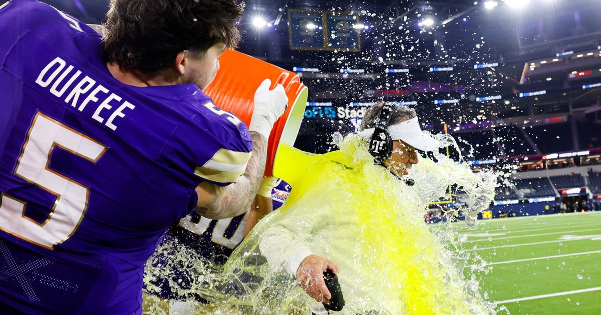 Photos: Washington Huskies take on Boise State Broncos in LA Bowl game ...