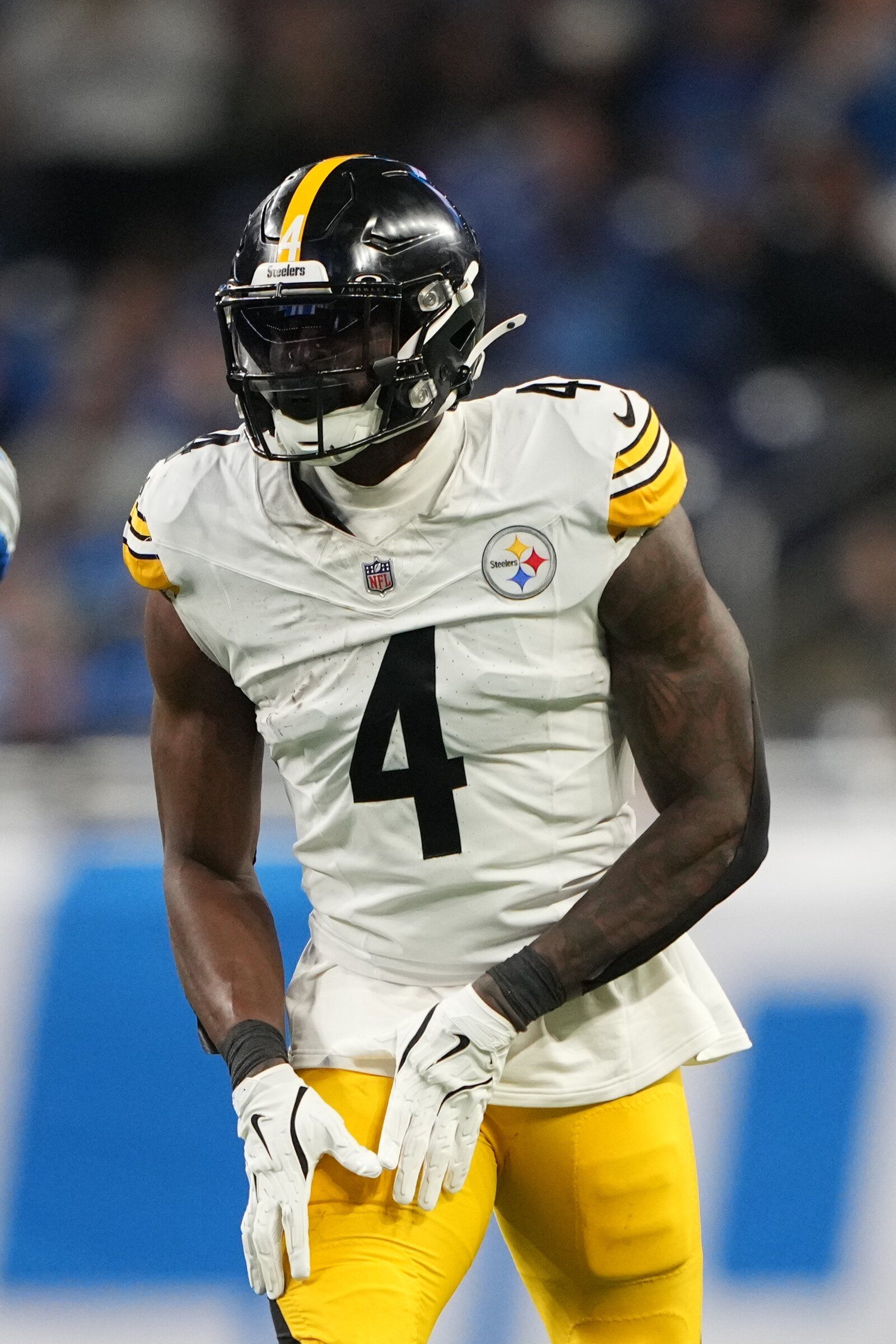 Steelers' DK Metcalf gets into altercation with fan in Detroit Steelers' DK Metcalf gets into altercation with fan in Detroit