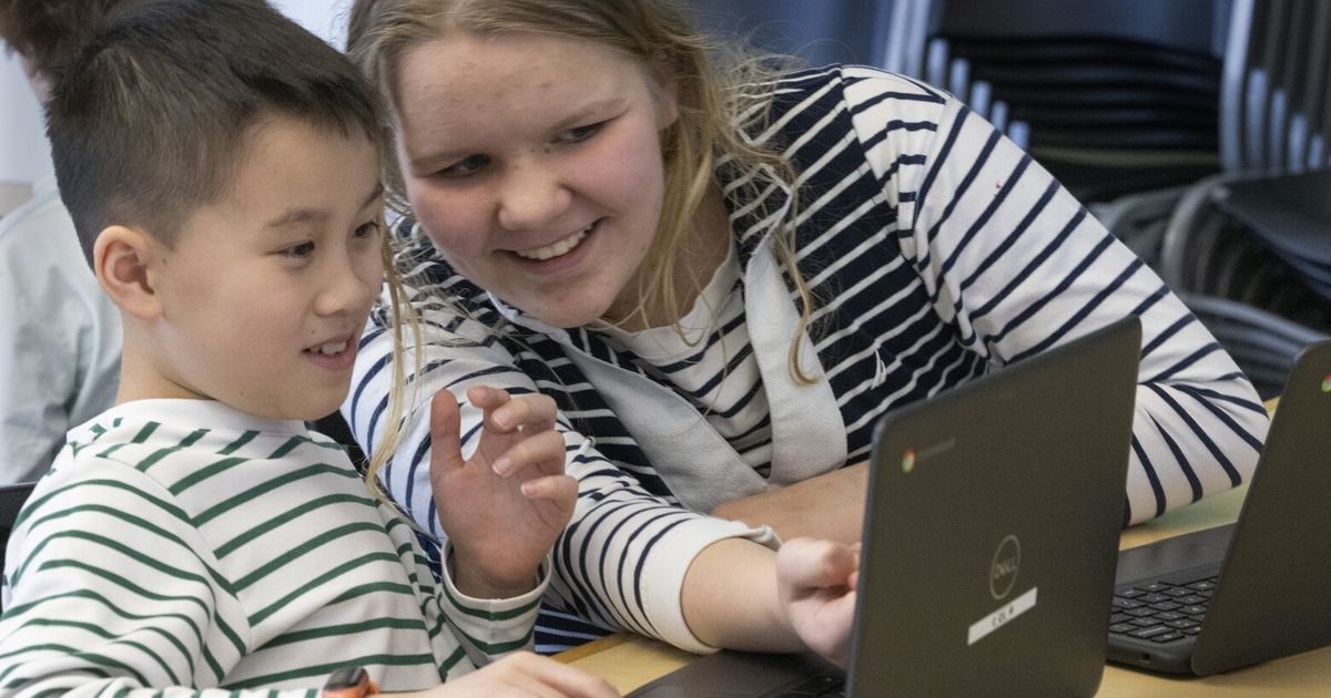 WA students try out new tech at 'Hour of AI' - The Seattle Times